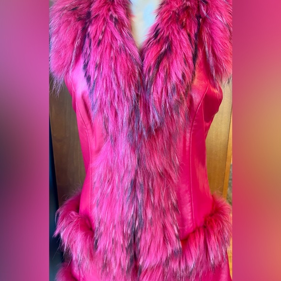 ENJOY FUR’s Raccoon Hair Red Gilet Size Small - Picture 7 of 14